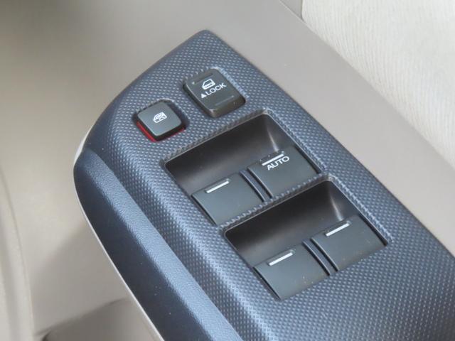 �y�p���[�E�C���h�E�̑���X�C�b�`�z���̊J�͂������A�d���i�[�~���[�̃X�C�b�`��A�}�X�^�[�h�A���b�N�X�C�b�`������܂��B