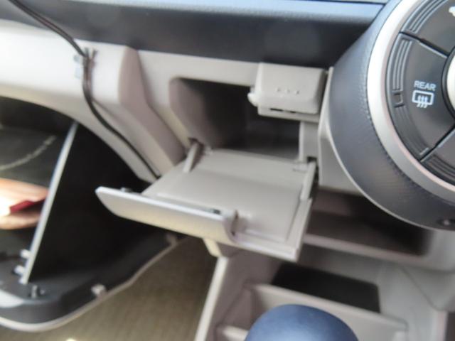 �y�h���C�o�[�Y�|�P�b�g�z�^�]�ȉE���ɂ͂�����Ƃ������������܂��Ă�����|�P�b�g�����Ă��܂��B���K�⒓�Ԍ��Ȃǂ����܂��Ă����̂ɂ��傤�ǂ����X�y�[�X�ł��B