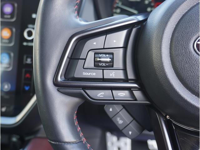 【ステアリングスイッチ】ハンドルから手を放さずにオーディオ等の操作ができます。