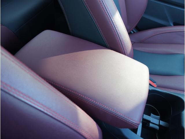 【収納スペース】手を伸ばした先に収納スペースがあり、出し入れしやすい。