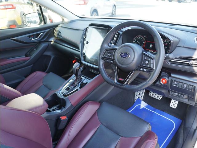 【快適な室内空間】ドライバーはもちろん、後席乗員も快適に過ごせるように。開放的で使い勝手のよい空間づくりにこだわっています。