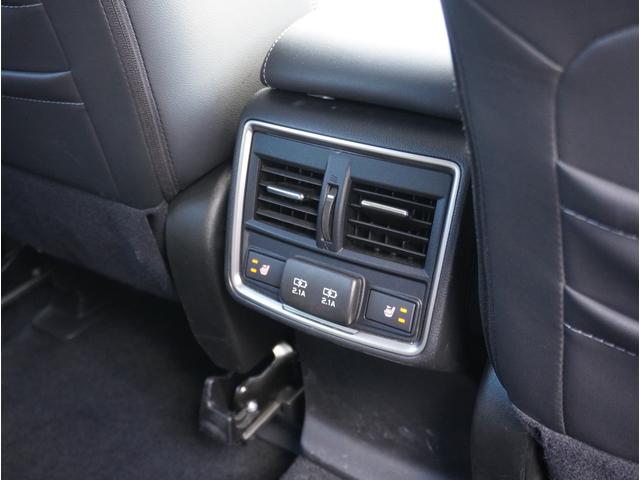 【後席シートヒーター】後席までしっかりと温め、快適に過ごすことが出来ます。