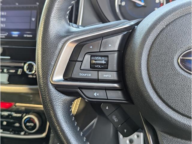 【ステアリングスイッチ】ハンドルから手を放さずにオーディオ等の操作ができます。