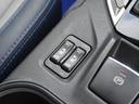 【フロントシートヒーター】シートの座面と背もたれが温まります。運転席と助手席を別々に設定できます。