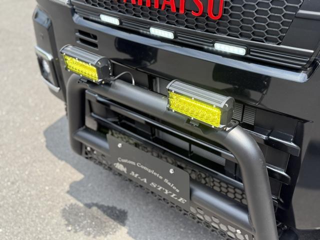 アトレー ＲＳ　４ＷＤ　ＬＥＤライト／フォグ　両側パワースライドドア　ｌＥＤワークライト　Ｆバンパーガード　純正エントリーナビ　社外アルミホイール　アゲバンカスタム車両　オフ系　アトレー　黒　カスタム車ＥＴＣ（5枚目）