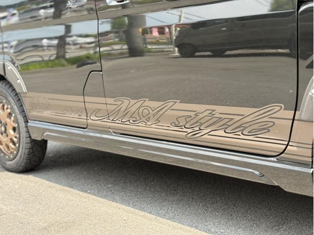 アトレー ＲＳ　４ＷＤ　ＬＥＤライト／フォグ　両側パワースライドドア　ｌＥＤワークライト　Ｆバンパーガード　純正エントリーナビ　社外アルミホイール　アゲバンカスタム車両　オフ系　アトレー　黒　カスタム車ＥＴＣ（7枚目）