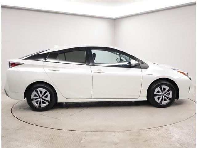 プリウス Ａ　ムーンルーフ　ＰＣＳ　フルセグＴＶ　ＬＥＤランプ　ＤＶＤ再生可能　４ＷＤ　オートエアコン　ＥＴＣ付　盗難防止システム　ナビ＆ＴＶ　スマートキー　オートクルーズ　寒冷地仕様　デュアルエアバッグ　ＡＢＳ（4枚目）