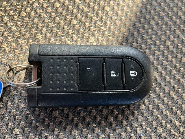 キーレス！鍵の開閉、エンジンスタートが楽々。