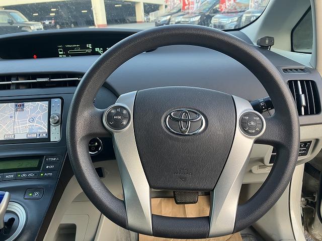 プリウス S ナビ Bluetooth バックカメラ オートエアコン スマートキー プッシュスタート フォグライト 純正ホイール 運転席エアバッグ 助手席エアバッグ 盗難防止システム 衝突安全ボディ(19枚目)