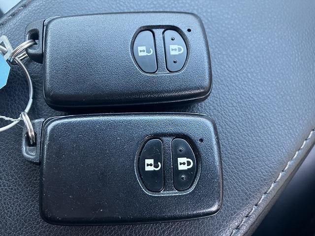 プリウス S ナビ Bluetooth バックカメラ オートエアコン スマートキー プッシュスタート フォグライト 純正ホイール 運転席エアバッグ 助手席エアバッグ 盗難防止システム 衝突安全ボディ(23枚目)