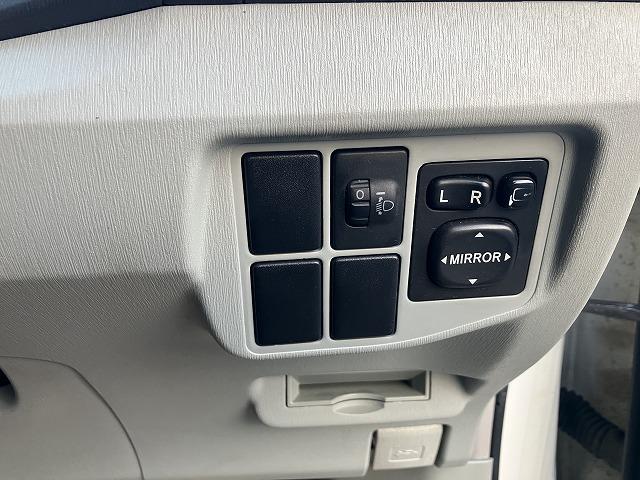 プリウス S ナビ Bluetooth バックカメラ オートエアコン スマートキー プッシュスタート フォグライト 純正ホイール 運転席エアバッグ 助手席エアバッグ 盗難防止システム 衝突安全ボディ(25枚目)