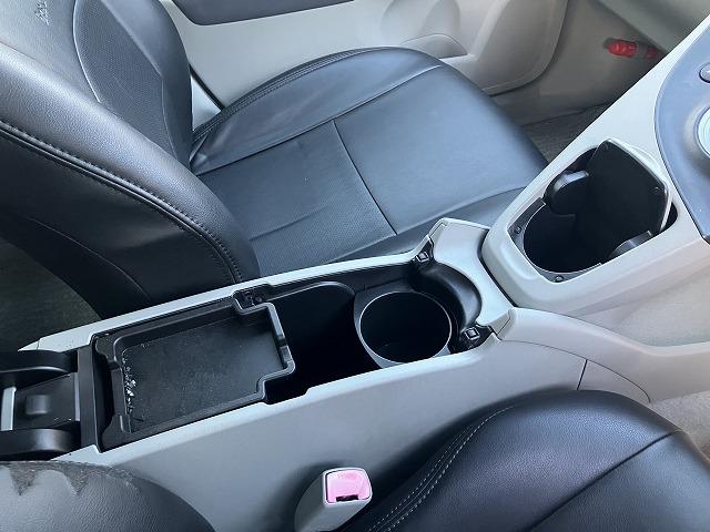 プリウス S ナビ Bluetooth バックカメラ オートエアコン スマートキー プッシュスタート フォグライト 純正ホイール 運転席エアバッグ 助手席エアバッグ 盗難防止システム 衝突安全ボディ(26枚目)