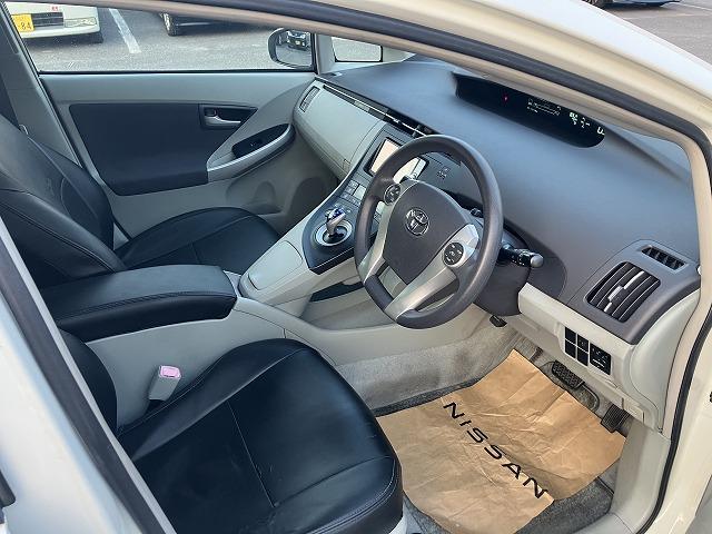 プリウス S ナビ Bluetooth バックカメラ オートエアコン スマートキー プッシュスタート フォグライト 純正ホイール 運転席エアバッグ 助手席エアバッグ 盗難防止システム 衝突安全ボディ(30枚目)