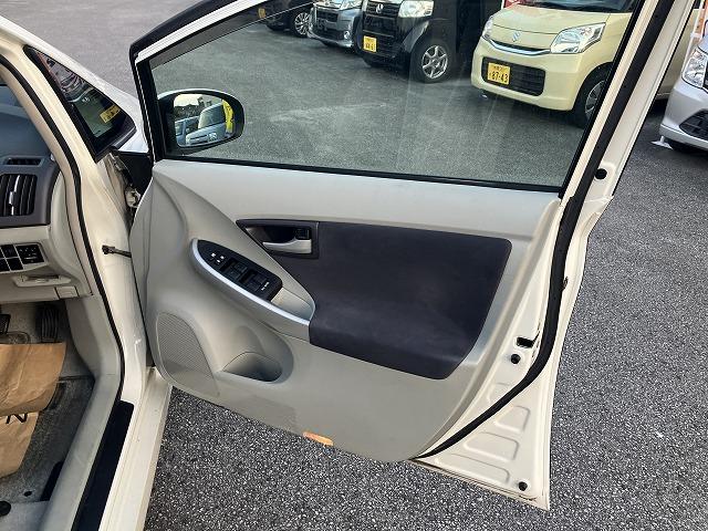 プリウス S ナビ Bluetooth バックカメラ オートエアコン スマートキー プッシュスタート フォグライト 純正ホイール 運転席エアバッグ 助手席エアバッグ 盗難防止システム 衝突安全ボディ(35枚目)
