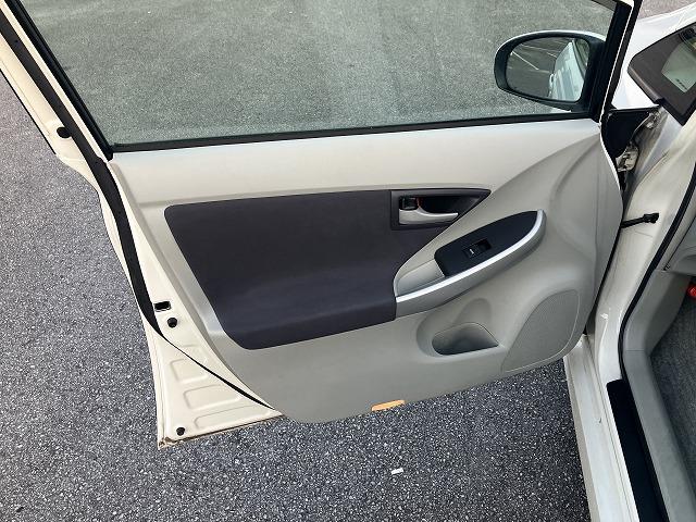 プリウス S ナビ Bluetooth バックカメラ オートエアコン スマートキー プッシュスタート フォグライト 純正ホイール 運転席エアバッグ 助手席エアバッグ 盗難防止システム 衝突安全ボディ(37枚目)