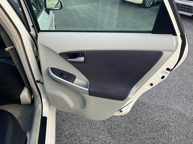 プリウス S ナビ Bluetooth バックカメラ オートエアコン スマートキー プッシュスタート フォグライト 純正ホイール 運転席エアバッグ 助手席エアバッグ 盗難防止システム 衝突安全ボディ(38枚目)