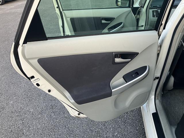 プリウス S ナビ Bluetooth バックカメラ オートエアコン スマートキー プッシュスタート フォグライト 純正ホイール 運転席エアバッグ 助手席エアバッグ 盗難防止システム 衝突安全ボディ(39枚目)