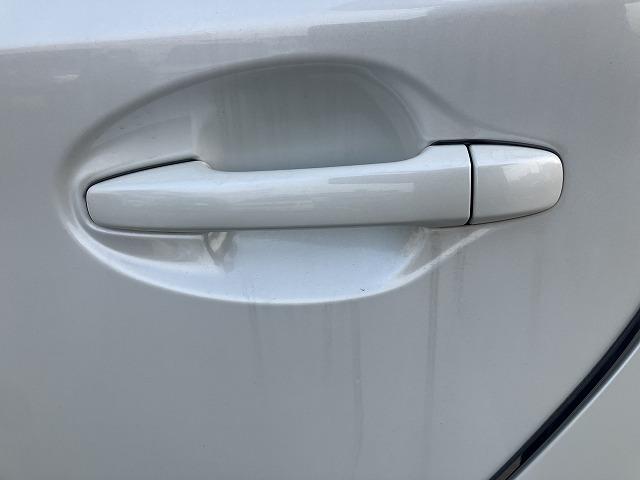 プリウス S ナビ Bluetooth バックカメラ オートエアコン スマートキー プッシュスタート フォグライト 純正ホイール 運転席エアバッグ 助手席エアバッグ 盗難防止システム 衝突安全ボディ(51枚目)