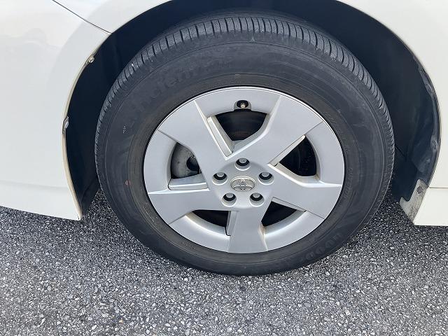 プリウス S ナビ Bluetooth バックカメラ オートエアコン スマートキー プッシュスタート フォグライト 純正ホイール 運転席エアバッグ 助手席エアバッグ 盗難防止システム 衝突安全ボディ(53枚目)