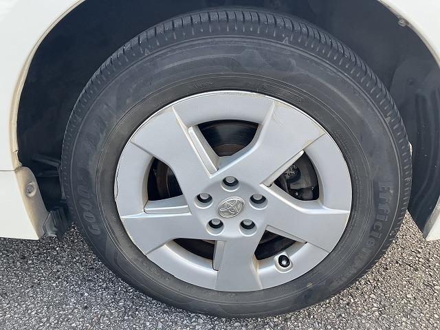 プリウス S ナビ Bluetooth バックカメラ オートエアコン スマートキー プッシュスタート フォグライト 純正ホイール 運転席エアバッグ 助手席エアバッグ 盗難防止システム 衝突安全ボディ(54枚目)