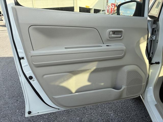 ☆内装も綺麗です☆内装も専門のスタッフが綺麗に清掃致します。気になるシートの汚れや天井の汚れもしっかり綺麗に致しますので、ご安心ください！