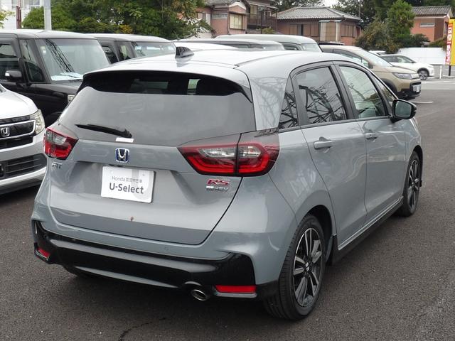 フィット e:HEVRS ・元試乗車 ・令和7年1月登録 ・走行4千キロ ・車検…令和10年1月 ・ホンダコネクトディスプレー ・リアカメラ ・ETC ・ホンダセンシング ・ドライブレコーダー ・スマートキー ・禁煙車(3枚目)