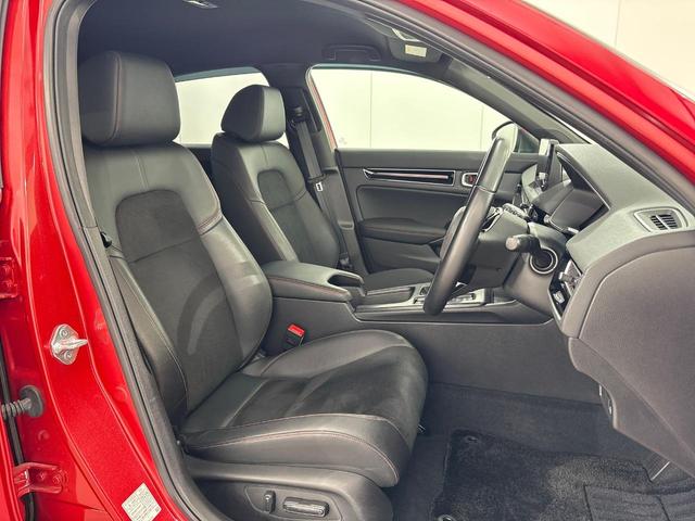 ���a�n�r�d�v���~�A���T�E���h�V�X�e�����V�r�b�N�̎������ɍ��킹�a�n�r�d�ЂƋ����J�������A�P�Q�X�s�[�J�[���ڂ̃I�[�f�B�I�V�X�e���B�܂�ŃR���T�[�g���ɂ���悤�ȗՏꊴ��S�ȂŖ��킦�܂��B