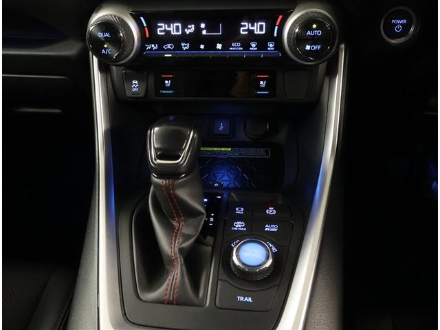 RAV4 PHV ブラックトーン LEDランプ サンルーフ 100V電源 4WD ETC パワーシート 盗難防止装置 ドラレコ ミュージックプレイヤー接続可 バックカメラ クルーズコントロール ABS キーレス メモリーナビ 記録簿(12枚目)