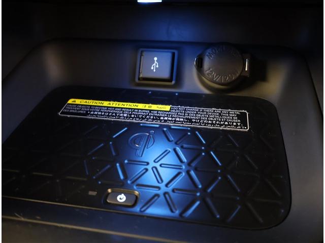 RAV4 PHV ブラックトーン LEDランプ サンルーフ 100V電源 4WD ETC パワーシート 盗難防止装置 ドラレコ ミュージックプレイヤー接続可 バックカメラ クルーズコントロール ABS キーレス メモリーナビ 記録簿(13枚目)