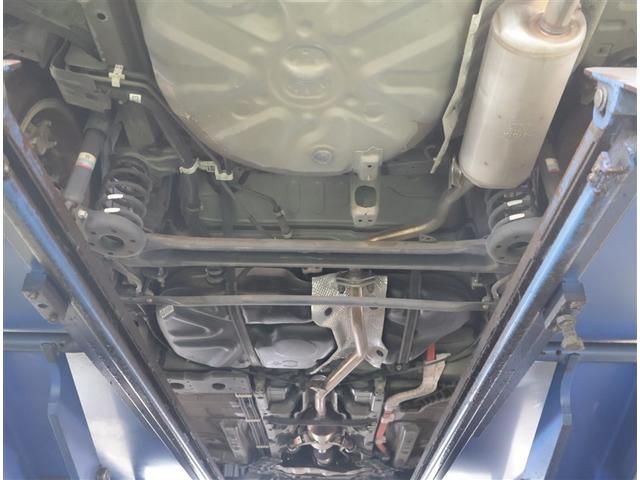 プリウスα Ｓ　スマキ－　整備点検記録簿　リモコンキー　横滑り防止装置付き　ＰＷ　Ｂカメラ　フルフラット　ナビ・ＴＶ　サイドエアＢ　ＡＵＸ　ＥＴＣ車載器　ＡＢＳ付き　アルミホイール　１セグＴＶ　メモリーナビゲーション（18枚目）