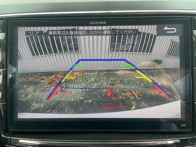 【バックカメラ】駐車時に後方がリアルタイム映像で確認できます。大型商業施設や立体駐車場での駐車時や、夜間のバック時に大活躍！運転スキルに関わらず、今や必須となった装備のひとつです！