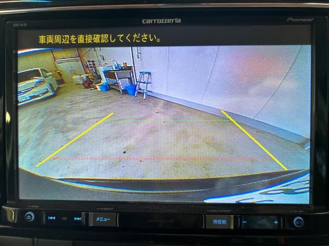 【バックカメラ】駐車時に後方がリアルタイム映像で確認できます。大型商業施設や立体駐車場での駐車時や、夜間のバック時に大活躍！運転スキルに関わらず、今や必須となった装備のひとつです！