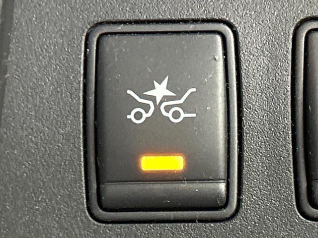 【エマージェンシーブレーキ】走行中に前方の車両等を認識し、衝突しそうな時は警報とブレーキで衝突回避と被害軽減をアシスト。より安全にドライブをお楽しみいただけます。