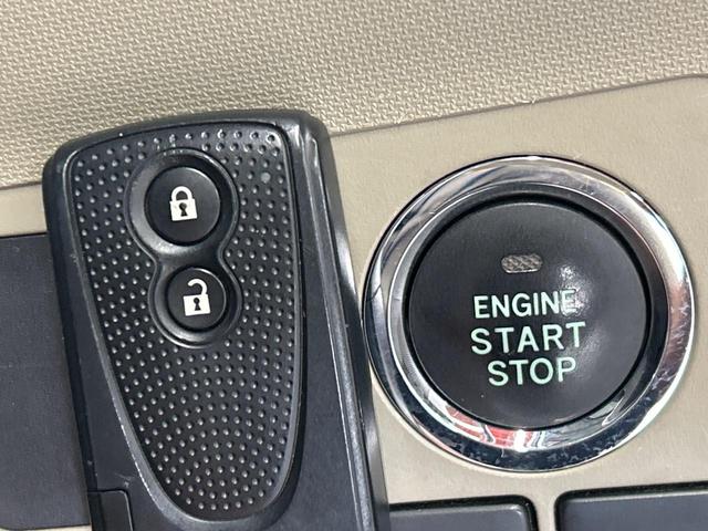 【キーレス】少し離れた場所からでもボタン一つでドアの開錠・施錠ができるのでとっても便利!ドアの鍵穴周りに傷をつけることもありません♪