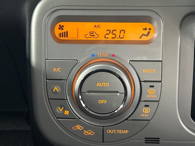 【オートエアコン】一度お好みの温度に設定すれば、車内の温度を検知し風量や温度を自動で調整。暑い…寒い…と何度もスイッチ操作をする必要はありません。快適な車内空間には必須の機能ですね♪