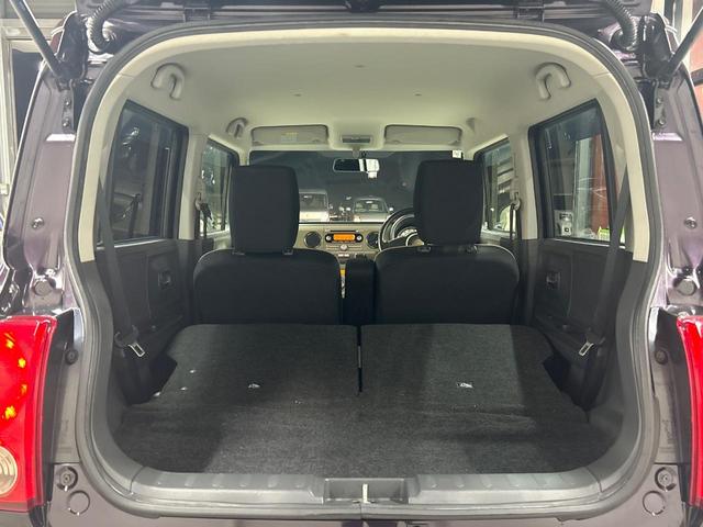 後席を格納すると、これだけの広さが！シーンに合わせたシートアレンジで、大きな荷物も積むことが出来ます♪