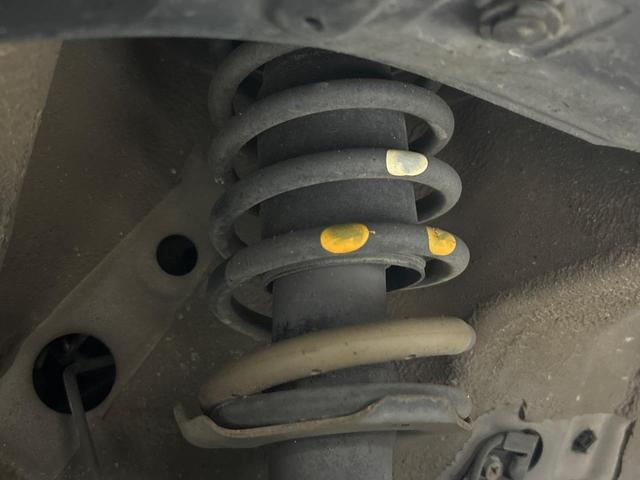 お車を安心してお乗りいただく為には、足回りの定期点検が欠かせません。サービスサポート（有償保証）では無料点検もご提供しており、安心のカーライフをお過ごしいただけるサポート体制が整っています。