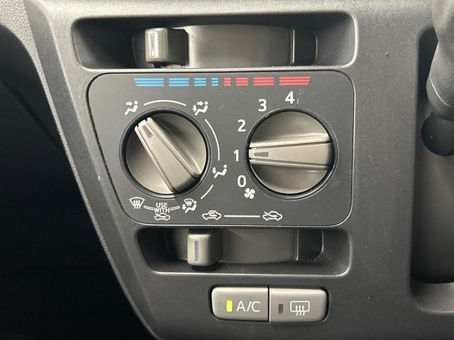 寒い冬も暑い夏も全席に快適な空調を届けてくれる、ダイヤル式エアコンを装備♪