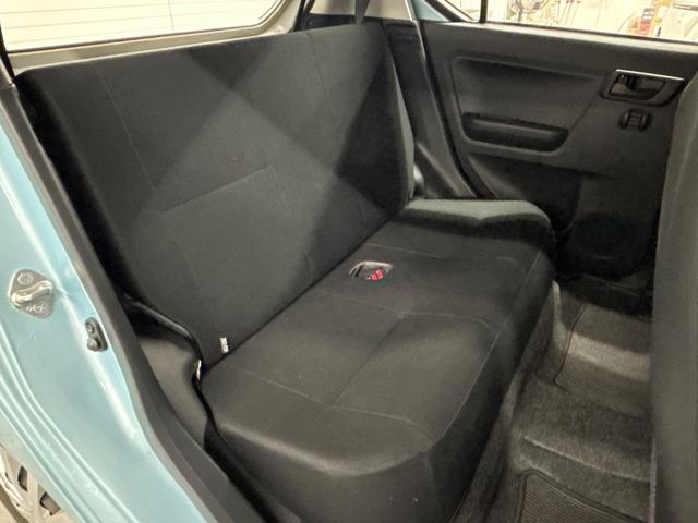 後部座席も気になるようなキズ・汚れやへたり等、大きなダメージはなく、良好な状態です。