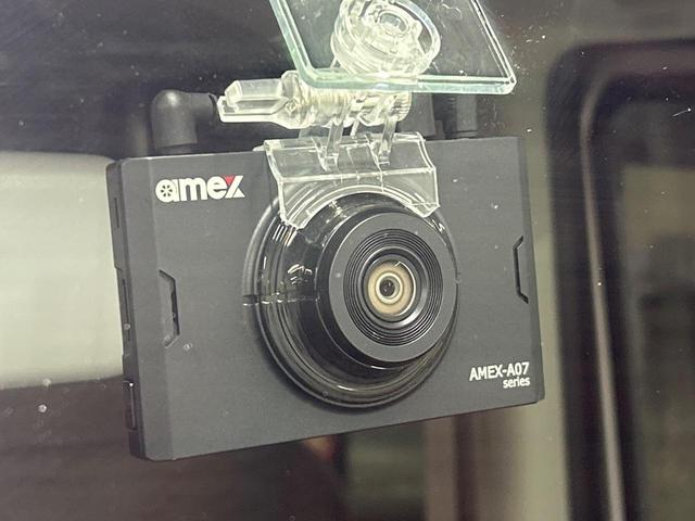 【ドライブレコーダー】安心・安全なカーライフに必須のドライブレコーダーを装備!走行中はもちろん、あおり運転や事故に遭遇した際の状況も映像で記録し、万一のリスクに備えます。