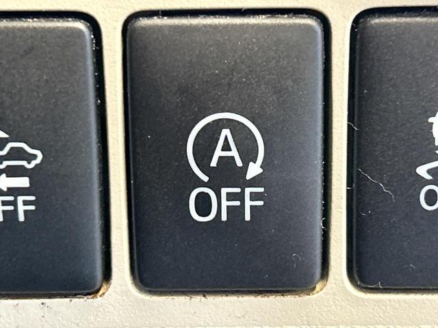 【アイドリングストップ】赤信号や渋滞で停車した際にエンジンを停止し、無駄な燃料の消費を抑えます。燃費向上や環境保護につなげる機能♪エンジンはブレーキを離せば再始動します。