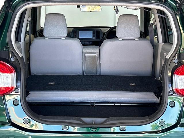ラゲッジルームは、大容量のスペースを確保。普段のお買い物からレジャーまで、幅広く活躍してくれます!また、リアシートを倒すことでバリエーション豊かにお使いいただけます。