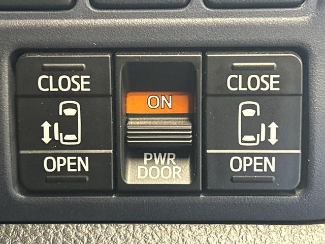 【両側パワースライドドア】スマートキーや運転席のスイッチで後席両側スライドドアの開閉が可能♪電動だから力を入れてドアを開ける必要が無く、小さなお子様でも簡単に開け閉めでき快適です♪