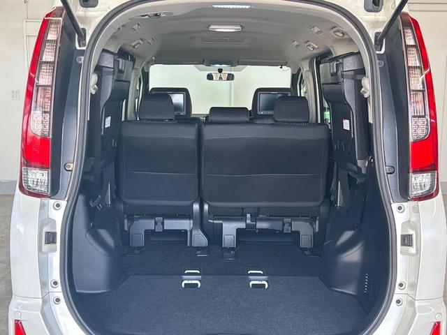 後席を格納すると、これだけの広さが！シーンに合わせたシートアレンジで、大きな荷物も積むことが出来ます♪