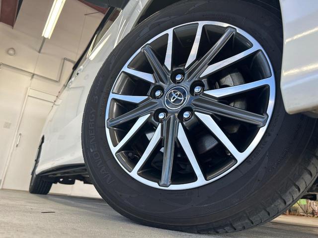 【純正１６インチアルミホイール】外観にマッチした純正アルミホイールを装着しております。各種社外アルミホイールや、スタッドレスタイヤも取扱いしております。是非ご相談ください♪