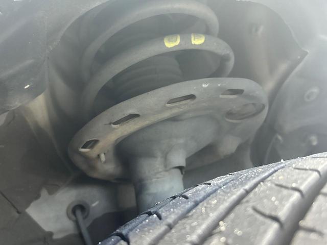 お車を安心してお乗りいただく為には、足回りの定期点検が欠かせません。サービスサポート（有償保証）では無料点検もご提供しており、安心のカーライフをお過ごしいただけるサポート体制が整っています。