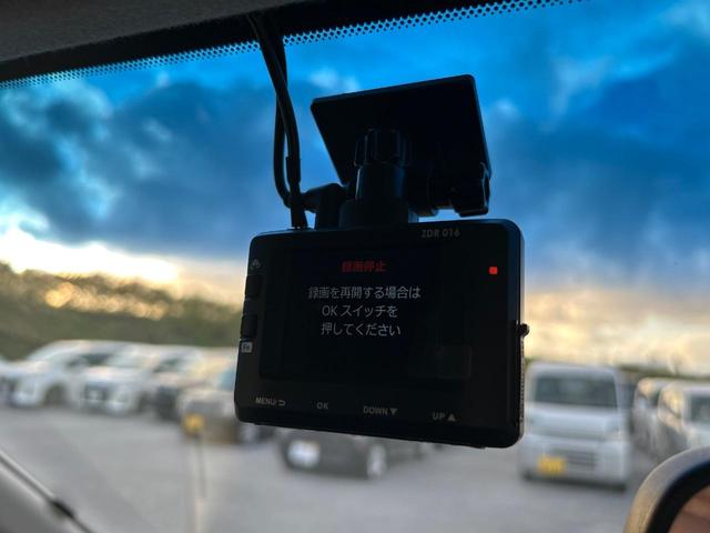 【ドライブレコーダー】安心・安全なカーライフに必須のドライブレコーダーを装備！走行中はもちろん、あおり運転や事故に遭遇した際の状況も映像で記録し、万一のリスクに備えます。