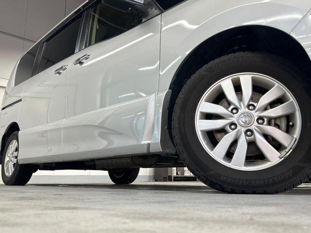 【純正１６インチアルミホイール】外観にマッチした純正アルミホイールを装着しております。各種社外アルミホイールや、スタッドレスタイヤも取扱いしております。是非ご相談ください♪