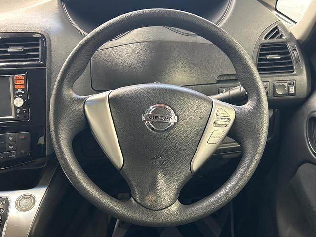 インテリアに合わせたデザインのステアリングは、運転される方のことも考え、運転しやすい形状、大きさです。是非一度、実際に触ってお確かめください。