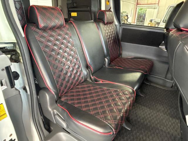 後部座席も気になるようなキズ・汚れやへたり等、大きなダメージはなく、良好な状態です。
